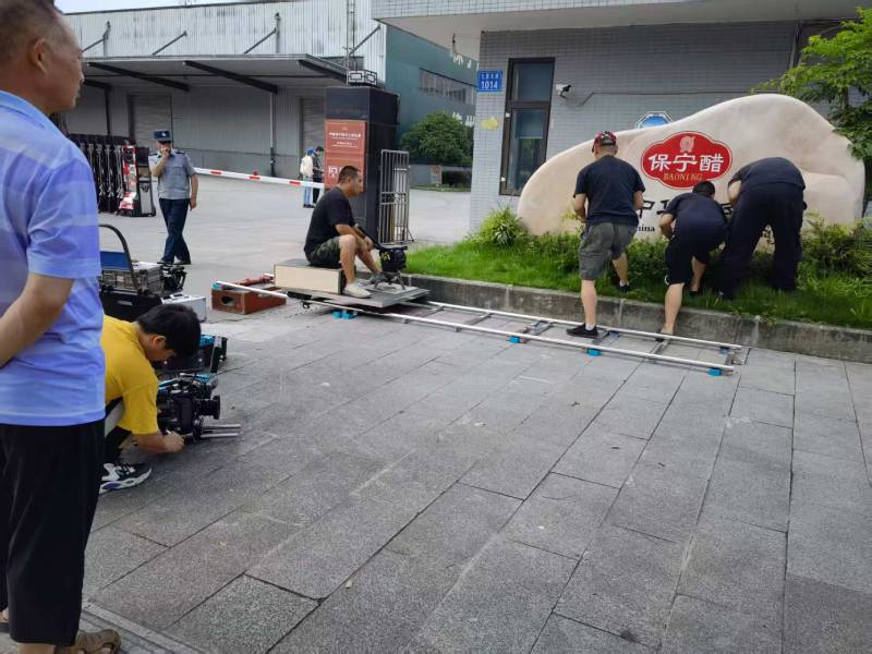 五峰广告片拍摄公司核心优势：全流程服务，让品牌广告片省心更出彩